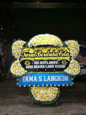 Papan Bunga Duka di Simpang Jernih
